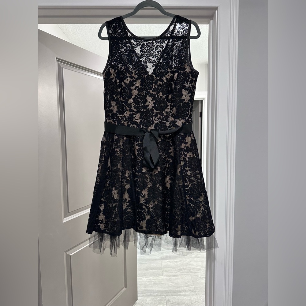 Elegant Black Lace Dress